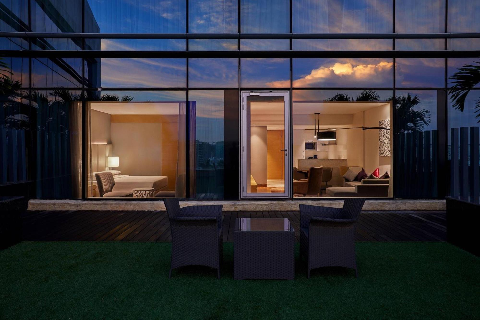 Marriott Executive Apartments Hyderabad Esterno foto